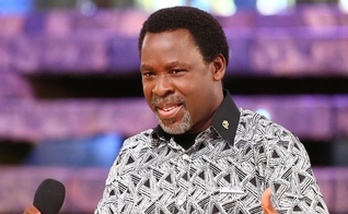 O pastor nigeriano morreu aos 57 anos no sábado (5). A causa da morte não foi informada. (Foto: TB Joshua/Instagram)