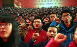 Jovens universitários no 19º Congresso Nacional do Partido Comunista da China, em 2017. (Foto: IC)
