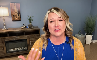Nichole Marbach compartilha seu testemunho de cura. (Foto: YouTube/700 Club Interactive)