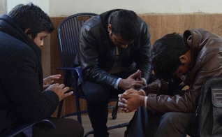 Imagem ilustrativa de cristãos indianos em oração. (Foto: Open Doors USA)