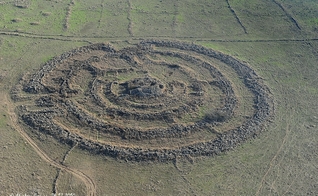 Gilgal Refaim, ou Roda dos Gigantes, nas Colinas de Golã. (Foto: Abraham Graicer/Wikimedia Commons)