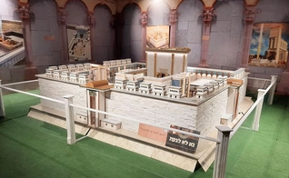 Maquete do Terceiro Templo em Jerusalém. (Foto: Facebook/Mikdash Educational Center)