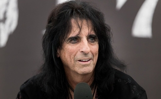 Cantor Alice Cooper em 2017. (Foto: Sven Mandel/Wikimedia Commons)