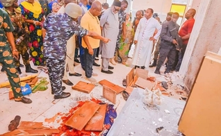 Tiros e explosivos mataram mais de 50 cristãos na Nigéria. (Foto: Facebook/Rotimi Akeredolu Aketi)