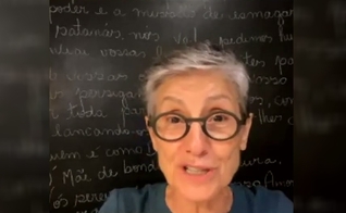 Cássia Kis em entrevista à jornalista Leda Nagle. (Foto: YouTube/Leda Nagle)