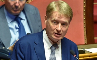 Senador italiano de direita é alvo de críticas. (Foto: Divulgação/Lucio Malan) 