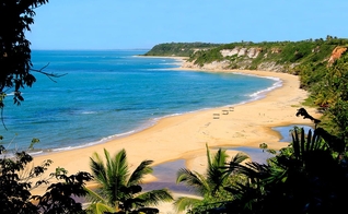 Praia do Espelho, entre Trancoso e Caraíva. (Foto: Gabriel Castaldini/Wikimedia Commons)