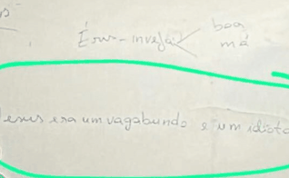 Lousa onde o professor escreveu o insulto. (Foto: Reprodução/UOL)
