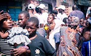 A população no país sofre com constantes ataques armados. (Foto: Unsplash/Joshua Onadipe)