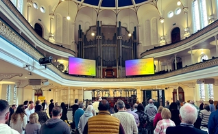Líderes na Conferência Ekklesia na cidade de Londres. (Foto: Reprodução/Twitter/Carl Knightly)