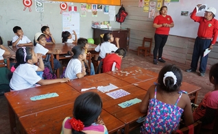 Crianças da educação básica na escola. (Foto: Reprodução/Flickr/Gutierrez/CIFOR)