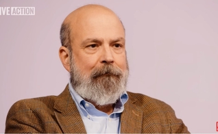 Dr. John Bruchalski em entrevista à Live Action. (Foto: Reprodução/YouTube/Live Action)