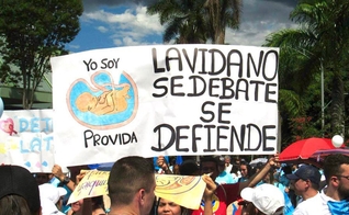 Manifestantes pró-vida vão às ruas na Colômbia. (Foto: Reprodução/Instagram/Unidos Por La Vida Colombia)