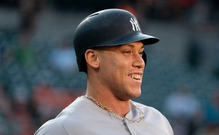 Aaron Judge, defensor direito do New York Yankees durante um jogo em 2018. (Foto: Wikimedia Commons/Keith Allison)