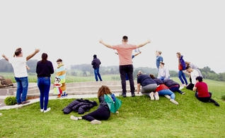 Grupo reunido no monte de oração 24h no RS. (Foto: Ministério Engel)