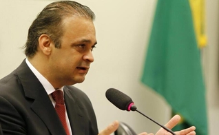 Roberto de Lucena é deputado federal licenciado, Secretário de Turismo do Estado de São Paulo e da Frente Parlamentar Mista para Refugiados e Ajuda Humanitária.