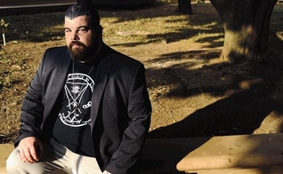 Jacob McKelvy decidiu renunciar seus laços com as trevas e se render a Cristo. (Foto: Reprodução)
