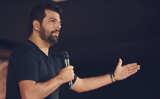 O pastor Gustavo Paiva compartilhou verdades que têm feito parte de sua jornada. (Foto: Reprodução/Facebook)