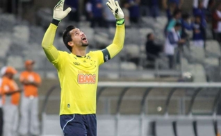 O goleiro Fábio, do Cruzeiro, credita sua carreira a Deus. (Foto: Dudu Macedo/Fotoarena/Veja)