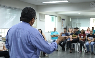Enrique Machado contou seu testemunho em igrejas brasileiras. (Foto: Portas Abertas Brasil)