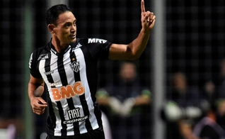Ricardo Oliveira comemora gol do Atlético-MG sobre o Danubio, pela Libertadores. (Foto: Getty Images)