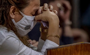 Cristãos têm sofrido intensa repressão do Partido Comunista, que está demolindo igrejas e prendendo pastores e fiéis. (Foto: Asia News)