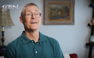 Paul Ernst era um cientista ateu, que se converteu após seus 50 anos de idade e hoje compartilha seu testemunho. (Foto: CBN News)