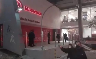 Prédio da Universidade Mackenzie foi depredado. (Foto: Polícia Militar do Estado de SP/Twitter).