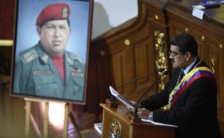 O presidente da Venezuela, Nicolás Maduro, fala diante da Assembléia Constituinte, em Caracas. (Foto: AFP/Federico Parra)