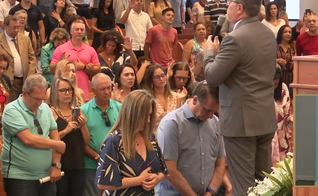 O presidente Jair Bolsonaro participou de culto e recebeu uma oração. (Foto: Igreja Memorial Batista de Brasília)