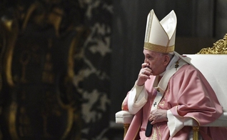 Papa Francisco durante missa na Basílica de São Pedro, no Vaticano, em 14 de março de 2021. (Foto: Tiziana Fabi/Pool via AP)