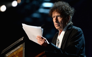Atualmente, o cantor Bob Dylan tem 74 anos de idade. (Foto: Michael Tran/Getty Images)