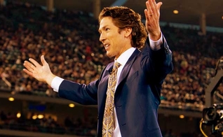 Pastor Joel Osteen, líder da megaigreja Lakewood, em Houston, no Texas. (Reprodução/ Joel Osteen)