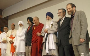 Líderes religiosos incentivam a união entre pessoas de diferentes religiões. (Foto: The Elijah Interfaith Institute)