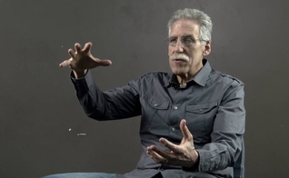 Pastor Michael Brown diz que a homossexualidade deve ser confrontada com compaixão. (Foto: YouTube/Israel Islam and End Times)