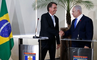 O presidente eleito Jair Bolsonaro recebe a visita do primeiro-ministro de Israel, Benjamin Netanyahu, em Copacabana. (Foto: Fernando Frazão/Agência Brasil)