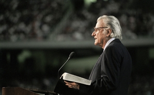 Billy Graham pregou para 215 milhões de pessoas em 185 países. (Foto: Billy Graham Evangelistic Association)