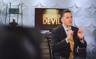 O ex-satanista John Ramirez. (Foto: Reprodução/Unmasking The Devil/YouTube)