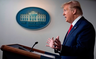 Presidente americano Donald Trump em coletiva de imprensa sobre coronavírus. (Foto: Jim Watson/AFP via Getty Images)