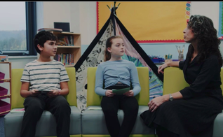 Vídeo da BBC mostrava uma professora ensinando a crianças sobre a 'diversidade de gêneros'. (Foto: Youtube / Reprodução)