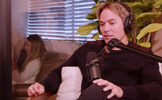 Chris Durán no Positivamente Podcast. (Captura de tela YouTube Positivamente Podcast)