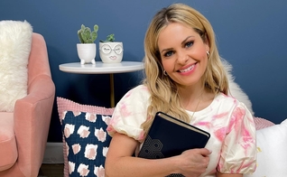 Atriz de Fuller House manifesta sua fé em Jesus com frequência nas redes sociais. (Foto: Reprodução/Facebook/Candace Cameron Bure)