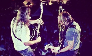 PG e Téo Dornellas em apresentação ao vivo