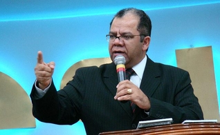 Josué Gonçalves é pastor sênior do Ministério Família Debaixo da Graça - Assembleias de Deus em Bragança Paulista (SP).