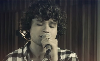 Klev Soares tem ocupado a função de vocalista na banda desde 2010, quando o até então integrante do grupo Marcus Salles decidiu investir em sua carreira solo.