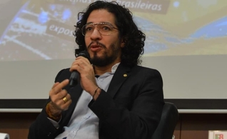 Jean Wyllys é deputado federal pelo PSOL (RJ) e representante do movimento LGBTT no Brasil.