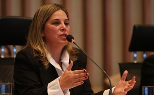 Marisa Lobo é psicóloga cristã, especializada em Direitos Humanos e tem militado em favor dos direitos da família, posicionando-se contra o aborto e a legalização de drogas.
