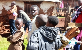 Entre os reféns resgatados estavam 21 crianças, incluindo um recém-nascido de seis dias e sete mulheres.