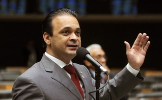Roberto de Lucena é deputado federal licenciado, Secretário de Turismo do Estado de São Paulo e da Frente Parlamentar Mista para Refugiados e Ajuda Humanitária.