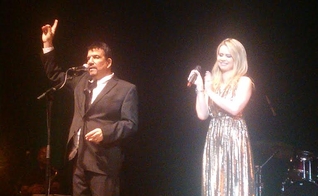 Michal Sullivan tem uma carreira de sucesso como compositor na música gospel e secular e agora celebra a produção do CD de sua esposa, Anayle Sullivan.